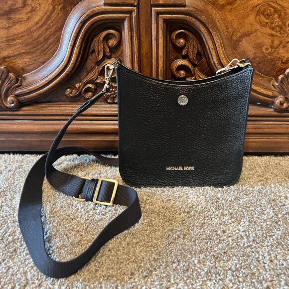 Michael Kors Handbags - Michael Kors Crossbody Purse
